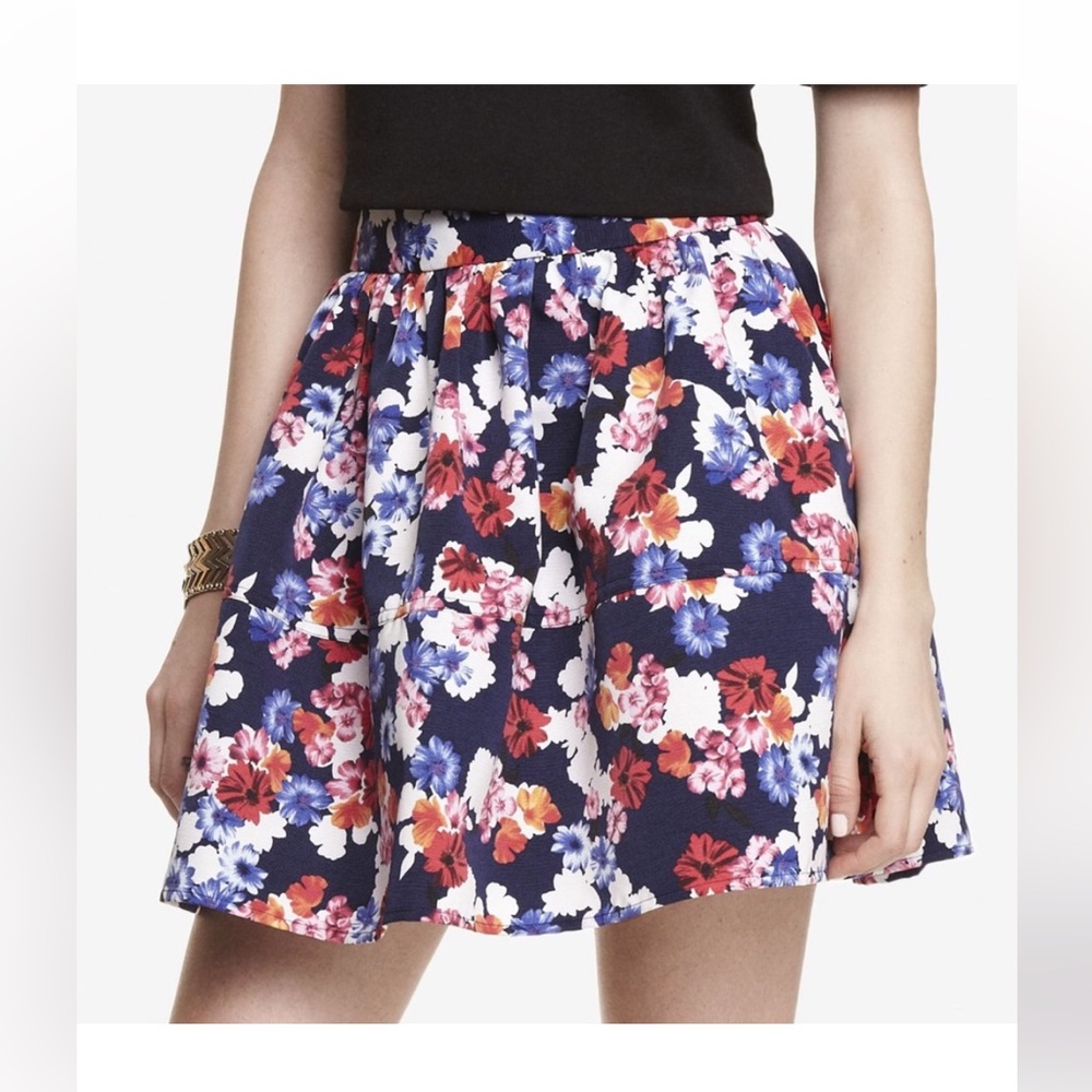 Express size 6 Navy Floral high waist Skirt with pockets